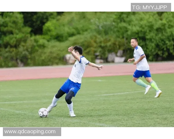 今日精彩足球赛事回顾与分析，助你掌握比赛动态与精彩瞬间